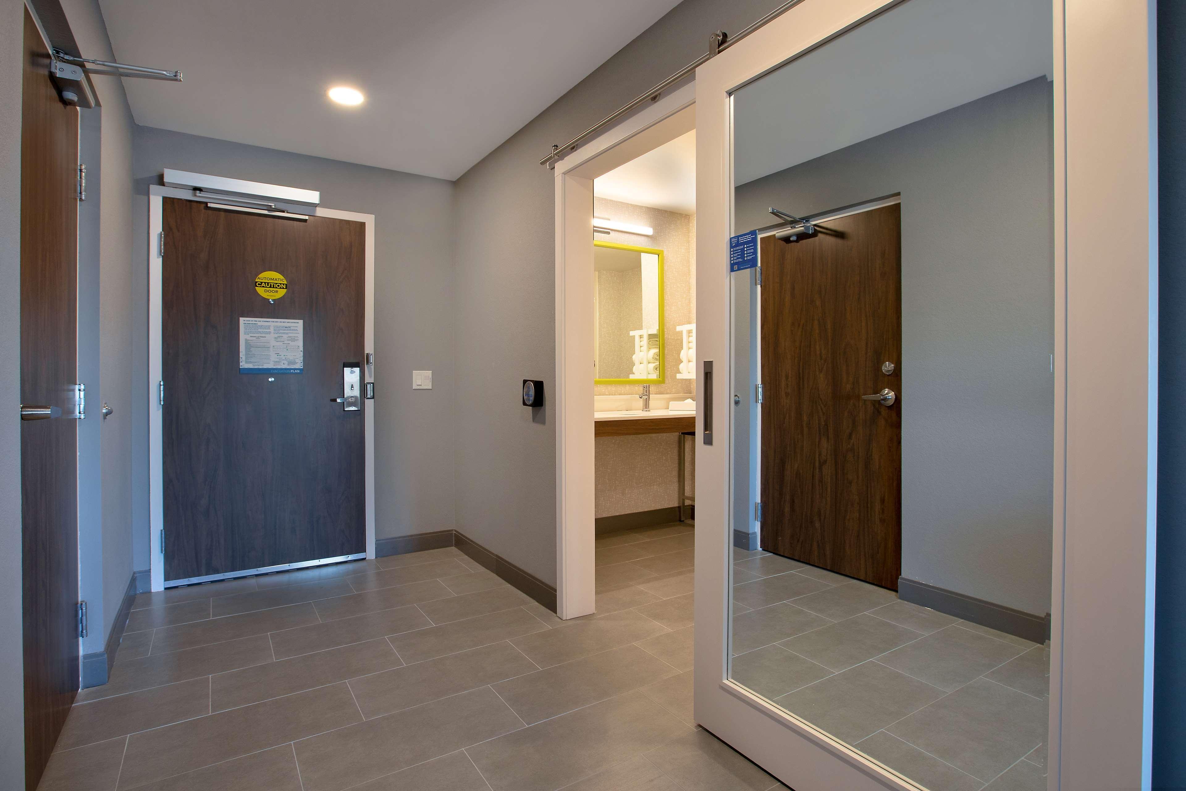 Hampton Inn & Suites Ottawa West, Ontario, Canada Экстерьер фото