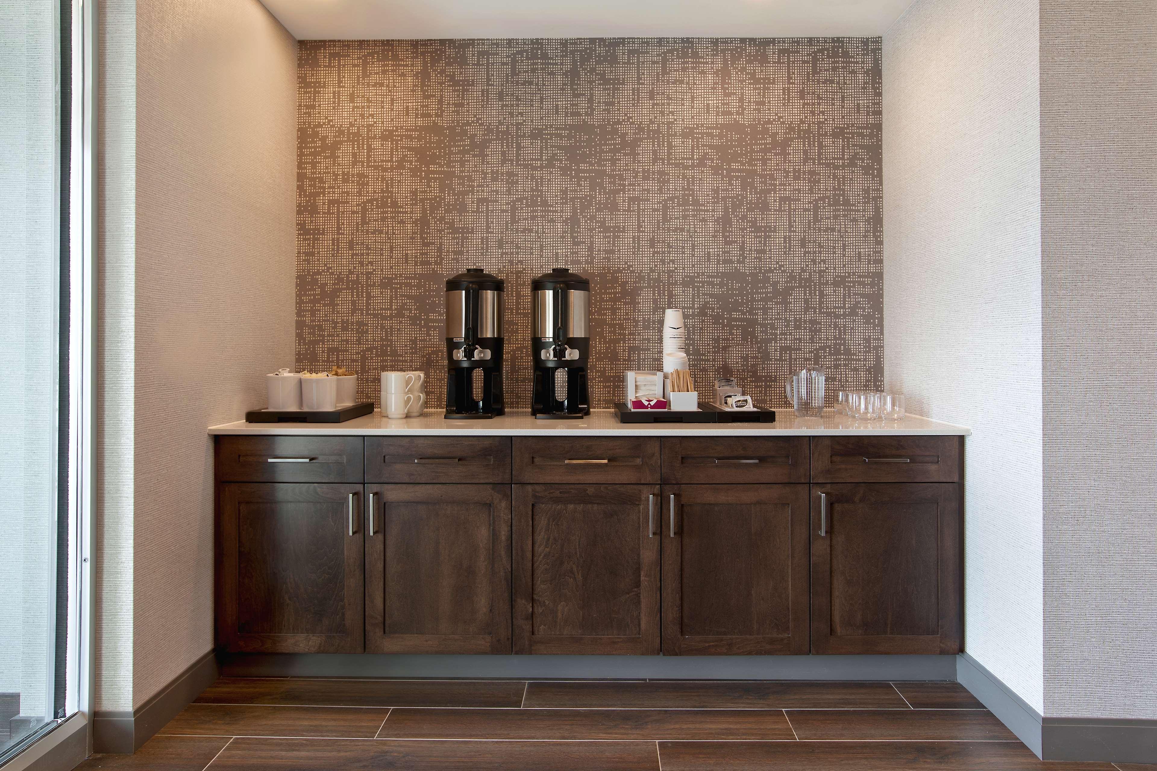 Hampton Inn & Suites Ottawa West, Ontario, Canada Экстерьер фото