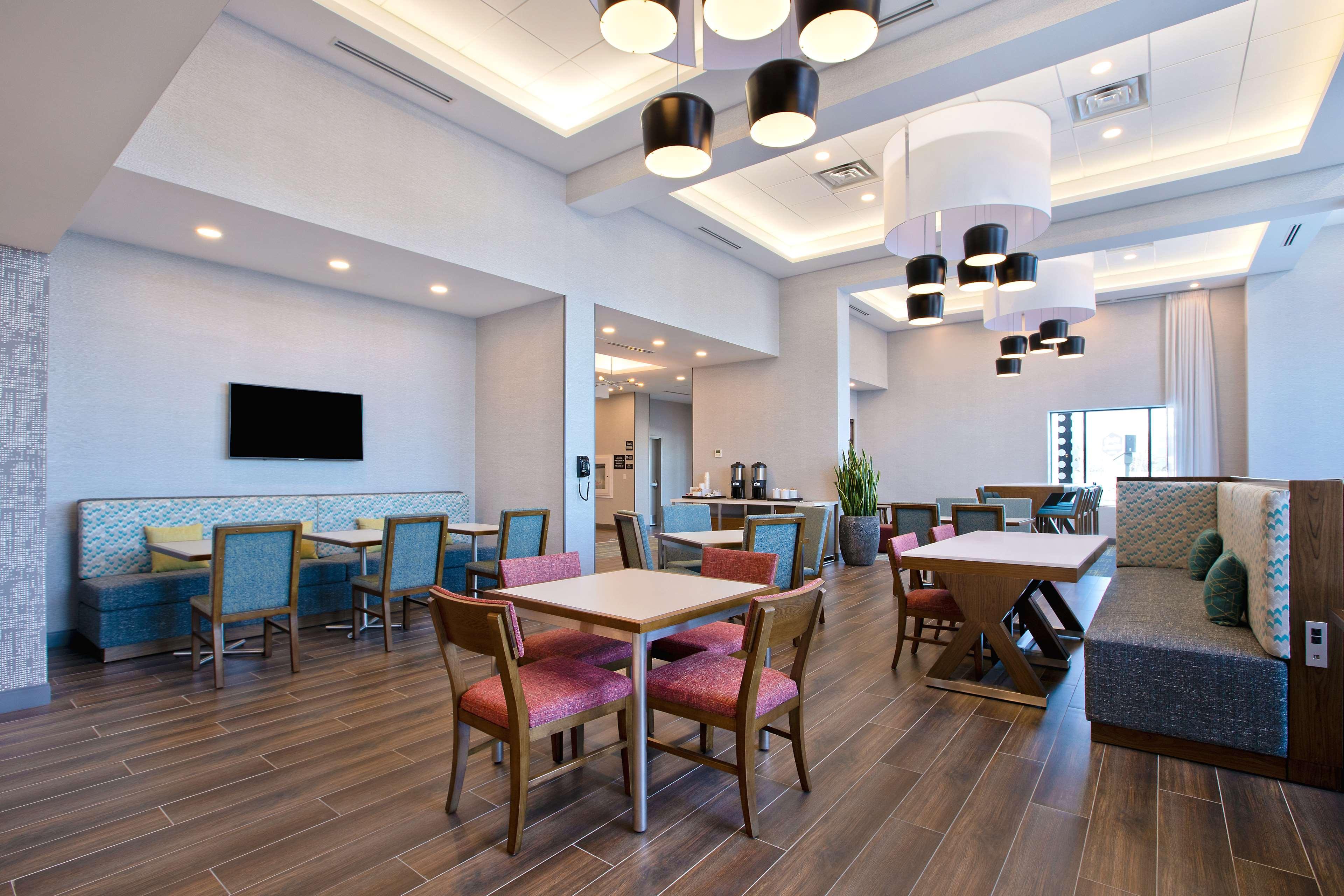 Hampton Inn & Suites Ottawa West, Ontario, Canada Экстерьер фото
