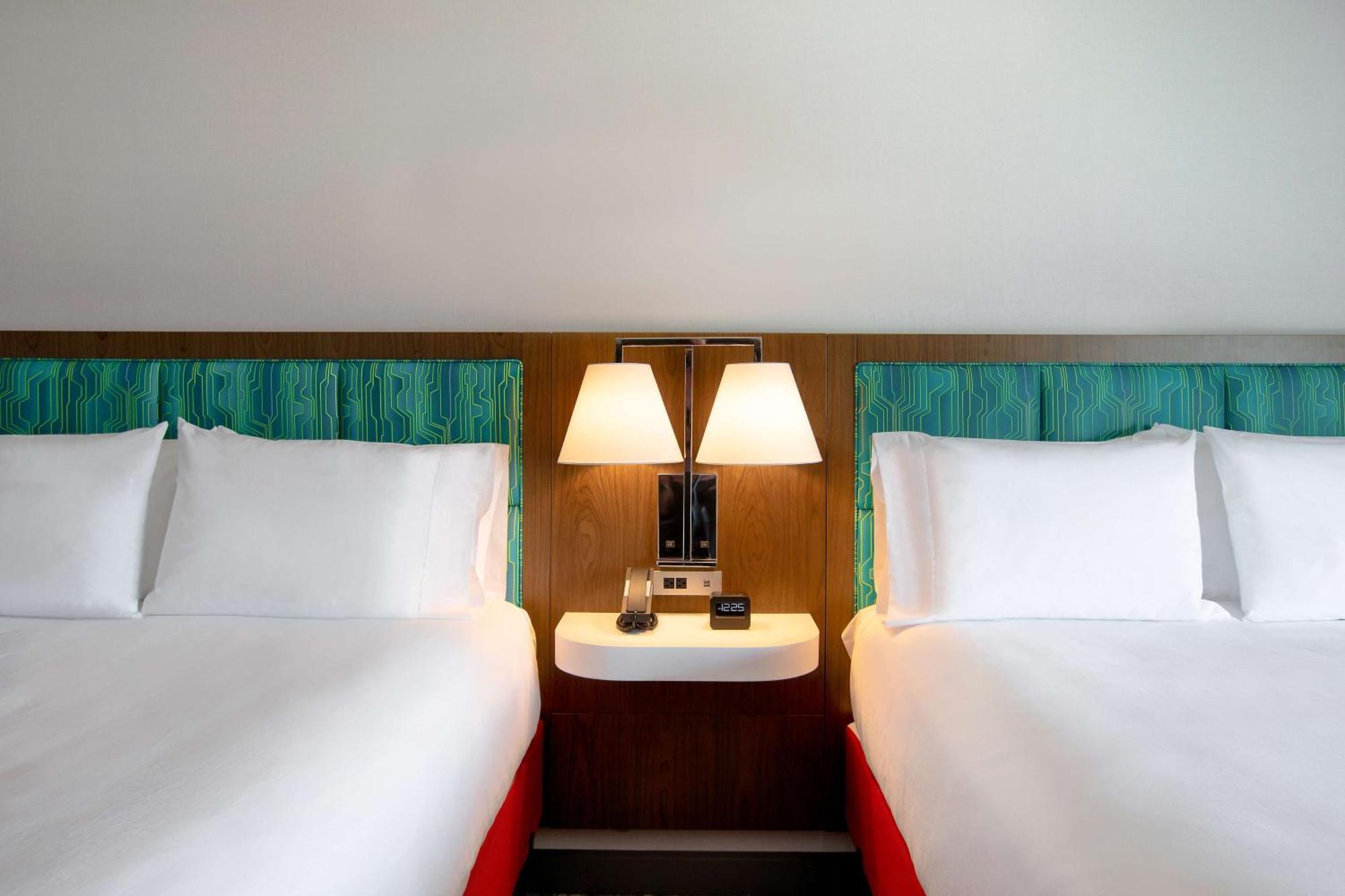 Hampton Inn & Suites Ottawa West, Ontario, Canada Экстерьер фото
