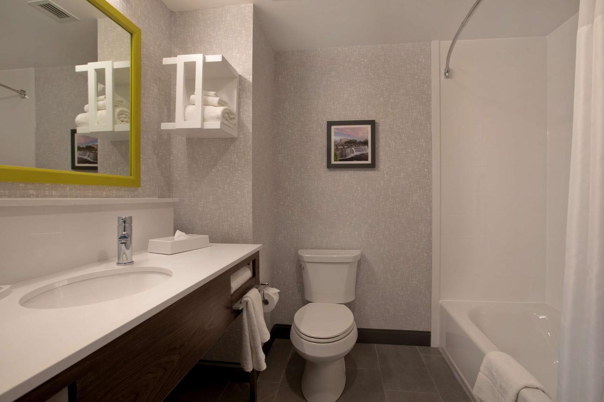 Hampton Inn & Suites Ottawa West, Ontario, Canada Экстерьер фото