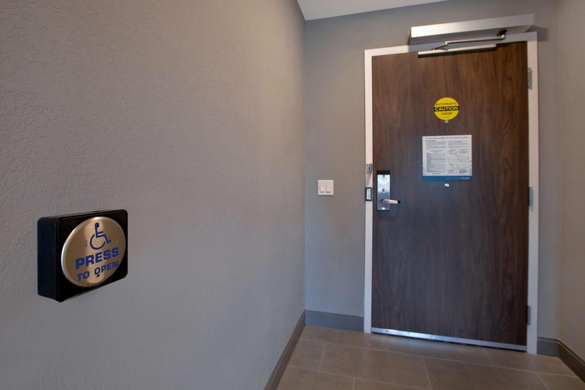 Hampton Inn & Suites Ottawa West, Ontario, Canada Экстерьер фото